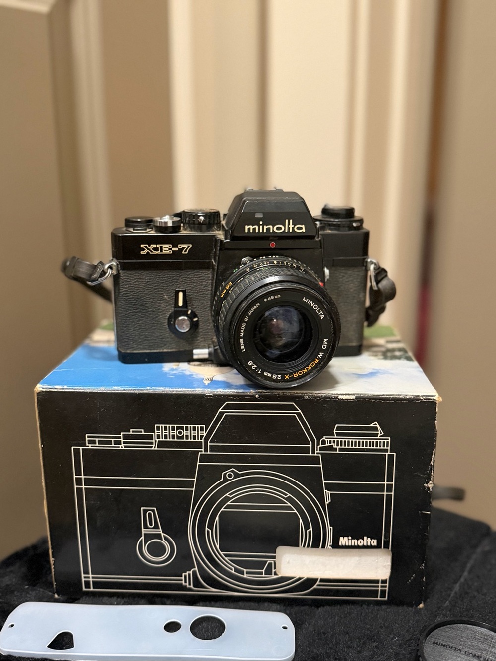 1974 Minolta XE-7 Vintage 35mm SLR Camera 28mm Lens - Black - Picture 3 of 4